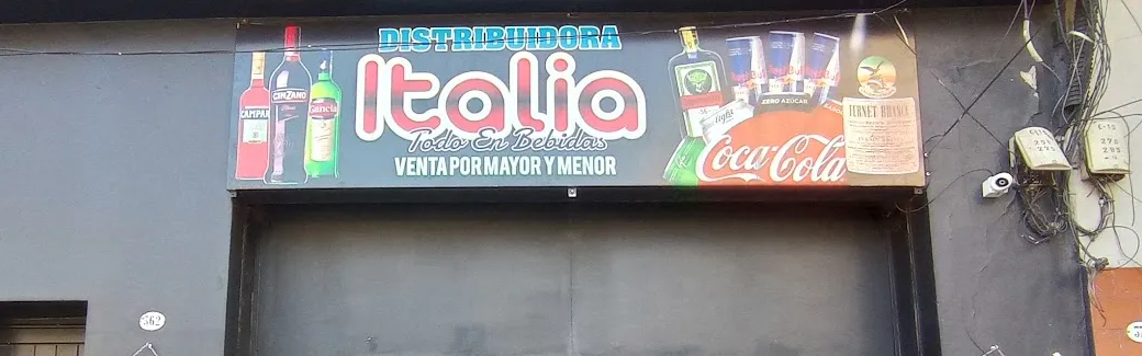 Frente de la sucursal Barracas con el cartel de Distribuidora Italia